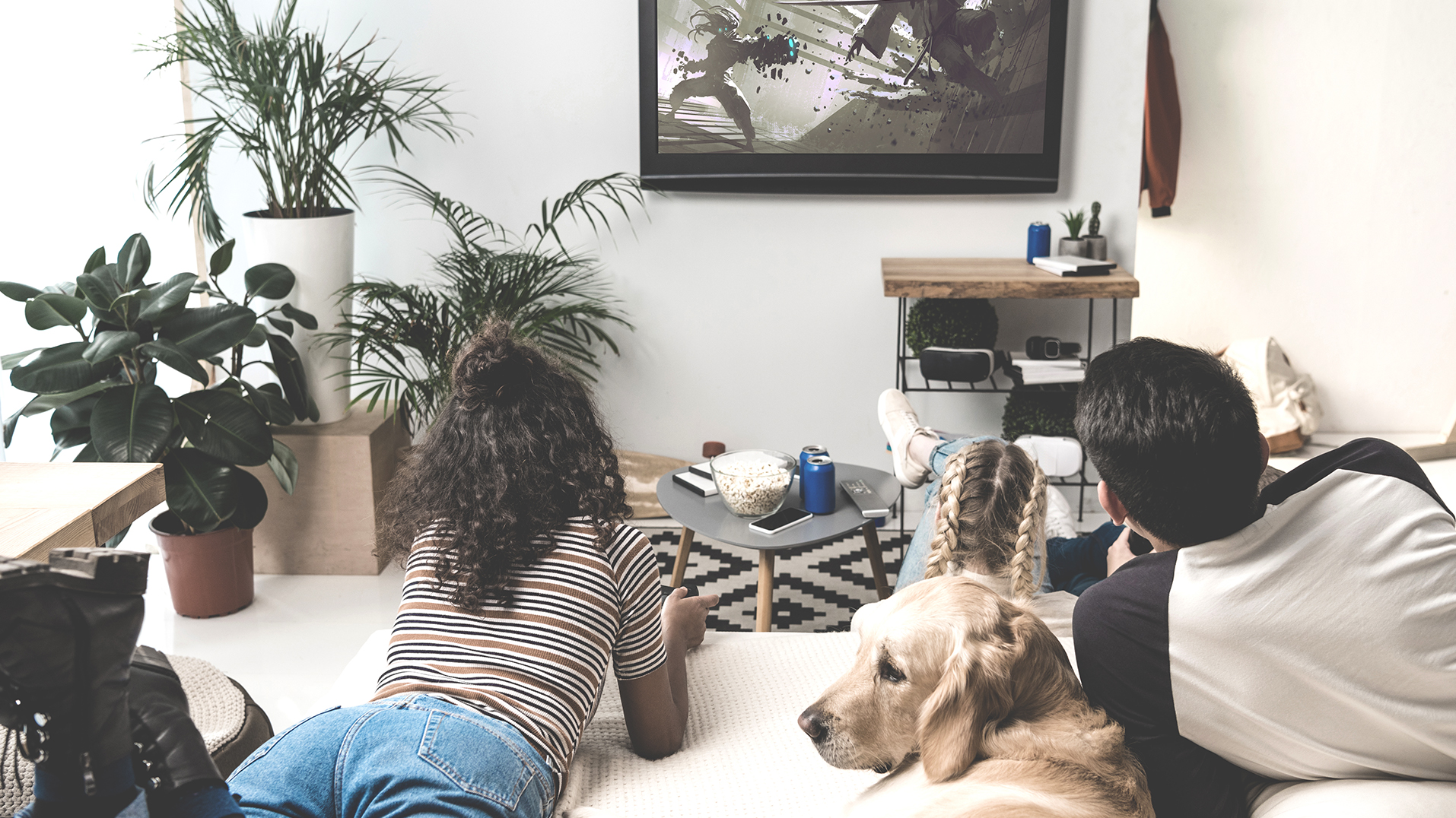 Kanto Mounts Fixed Mount Kids Watching TV
