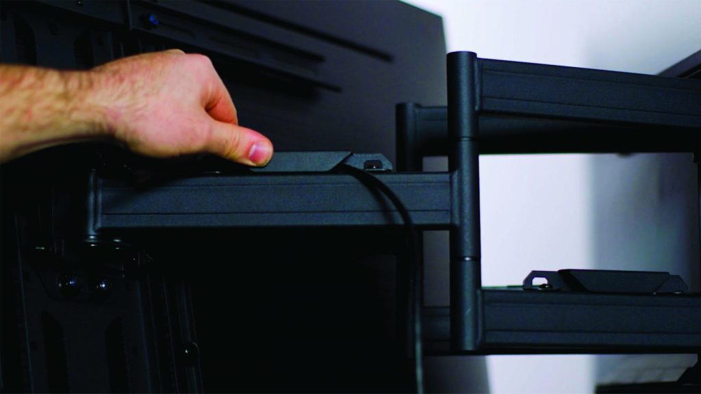Using the cable management feature of the Kanto PDX650